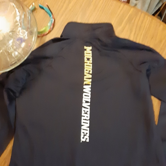 Michigan Wolverines womens warm up womens pullover sz LG - Picture 2 of 3